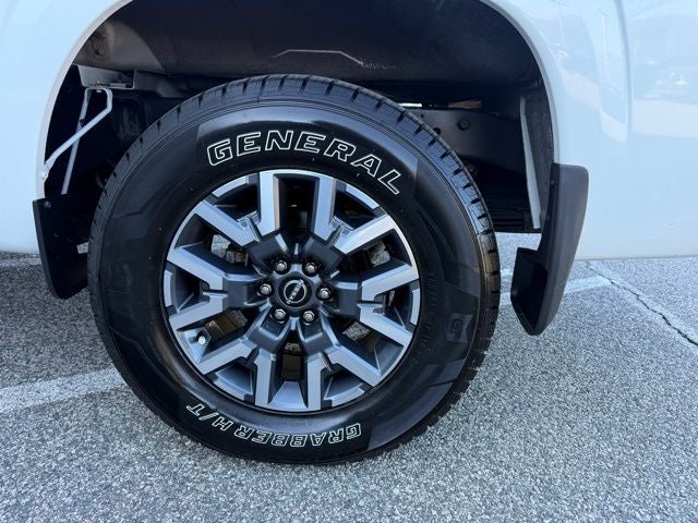 2023 Nissan Frontier SV