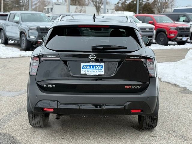 2025 Nissan Kicks SR
