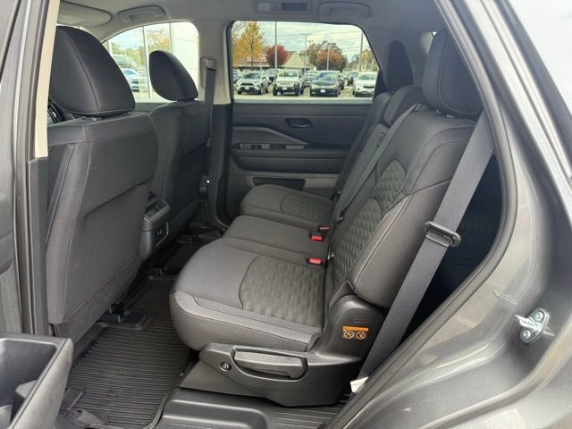 2025 Nissan Pathfinder S