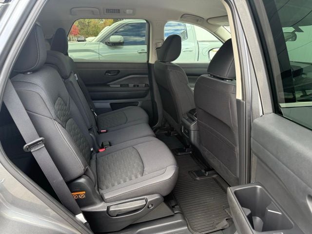 2025 Nissan Pathfinder S