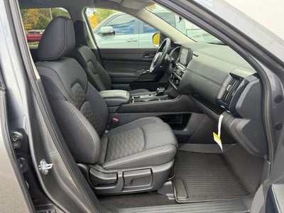 2025 Nissan Pathfinder S