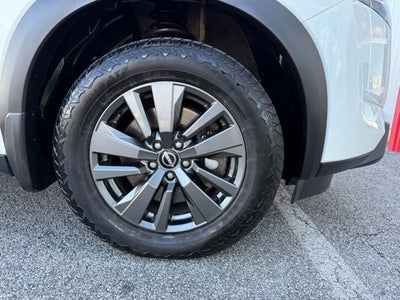 2022 Nissan Pathfinder SV