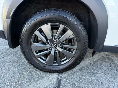 2022 Nissan Pathfinder SV