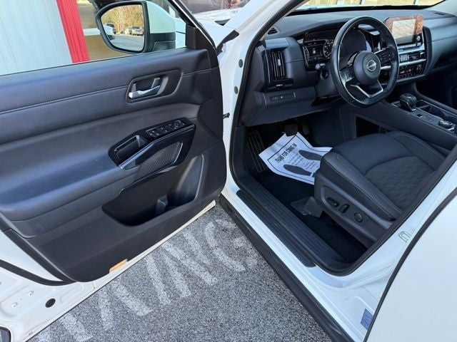 2022 Nissan Pathfinder SV