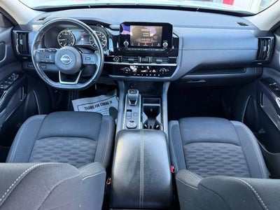 2022 Nissan Pathfinder SV