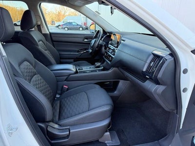 2022 Nissan Pathfinder SV