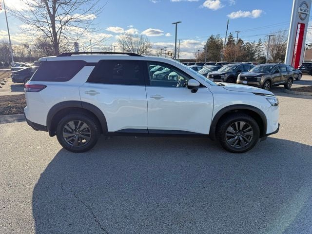 2022 Nissan Pathfinder SV