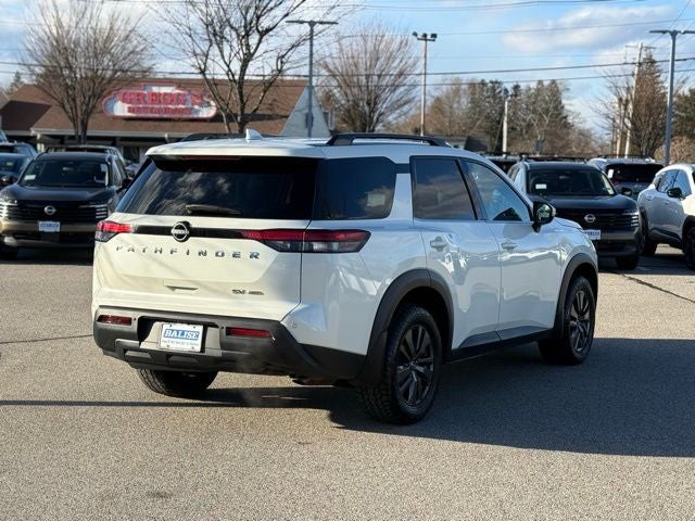 2022 Nissan Pathfinder SV