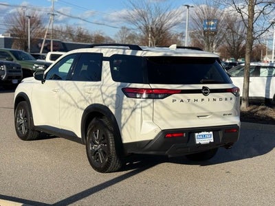 2022 Nissan Pathfinder SV