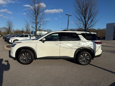 2022 Nissan Pathfinder SV