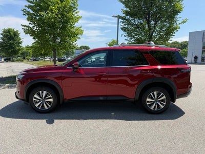 2025 Nissan Pathfinder SL