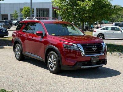 2025 Nissan Pathfinder SL