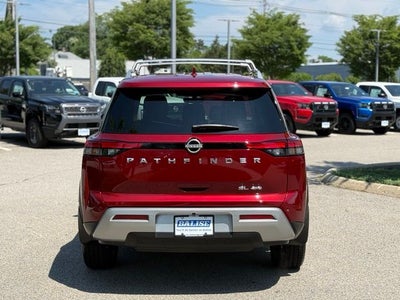 2025 Nissan Pathfinder SL