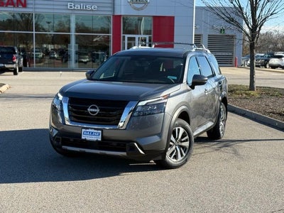2025 Nissan Pathfinder SL