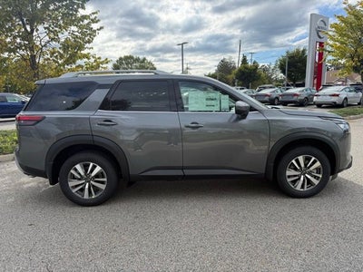 2025 Nissan Pathfinder SL