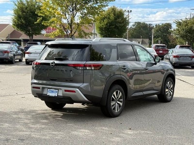 2025 Nissan Pathfinder SL