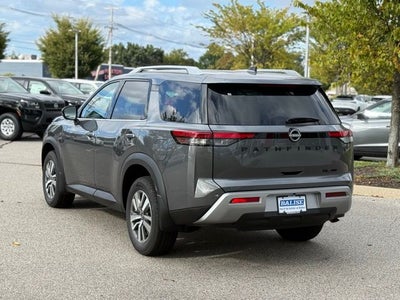 2025 Nissan Pathfinder SL