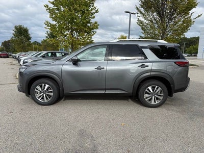 2025 Nissan Pathfinder SL