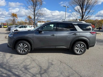 2025 Nissan Pathfinder SL