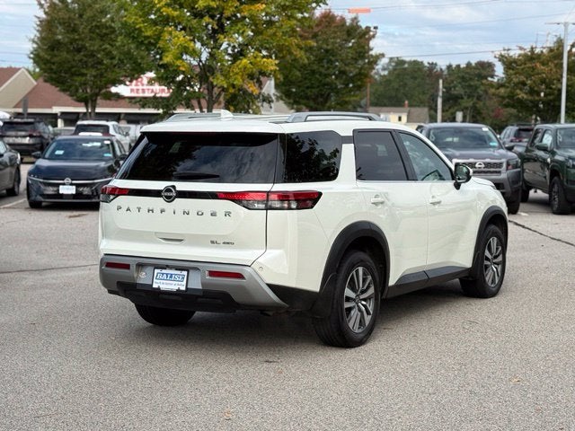 2024 Nissan Pathfinder SL