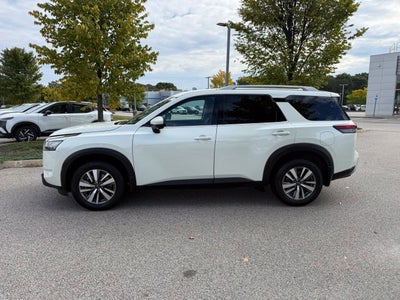 2024 Nissan Pathfinder SL