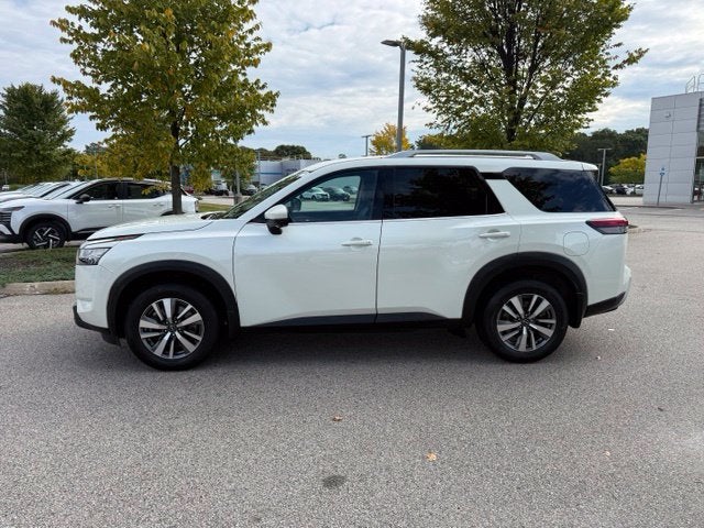 2024 Nissan Pathfinder SL