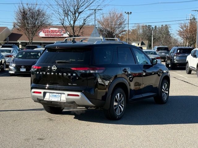 2025 Nissan Pathfinder SL