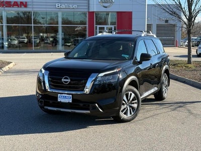 2025 Nissan Pathfinder SL