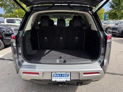 2024 Nissan Pathfinder SL