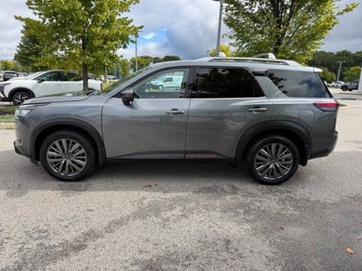 2024 Nissan Pathfinder SL
