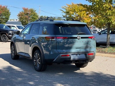 2026 Nissan Pathfinder SL