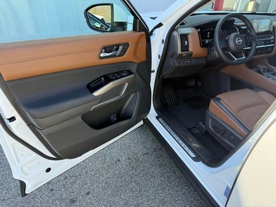 2025 Nissan Pathfinder Platinum