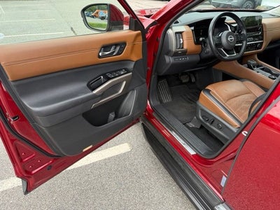 2022 Nissan Pathfinder Platinum