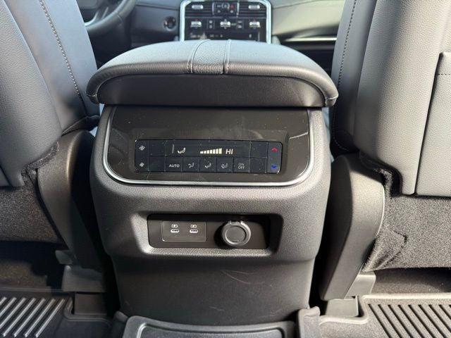 2026 Nissan Armada SV